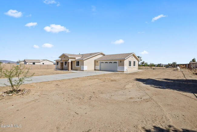 627 E Ave S-8 in Littlerock, CA - Building Photo - Building Photo