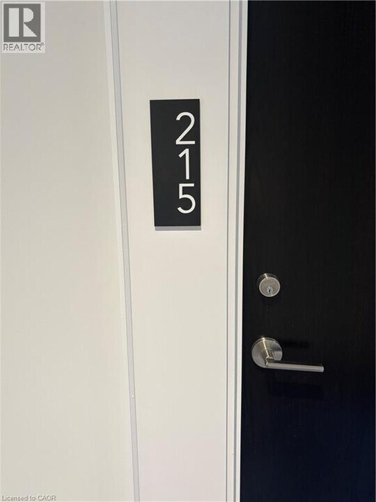 1936 Rymal Rd E in Hamilton, ON - Building Photo