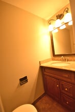 1625 College Green Dr in Elgin, IL - Building Photo - Building Photo