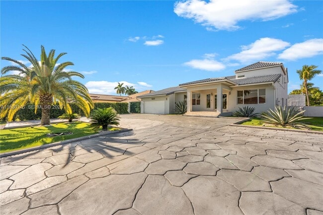 property at 13815 SW 38th St