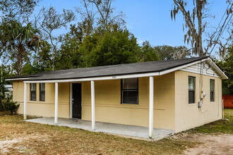 4924 Old Middleburg Rd N in Jacksonville, FL - Building Photo - Building Photo