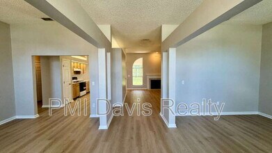 9092 Camshire Dr in Jacksonville, FL - Building Photo - Building Photo
