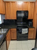 3001 Cedar, Unit 206 in Austin, TX - Building Photo