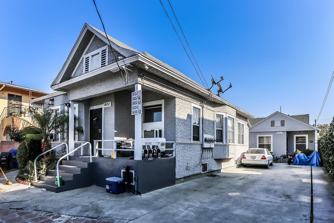 1800 S New England St in Los Angeles, CA - Building Photo