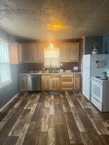 68 Mathewson St in Menasha, WI - Building Photo