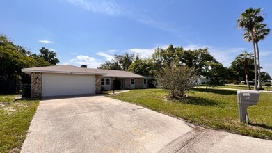 1073 Leeward Dr in Deltona, FL - Building Photo - Building Photo