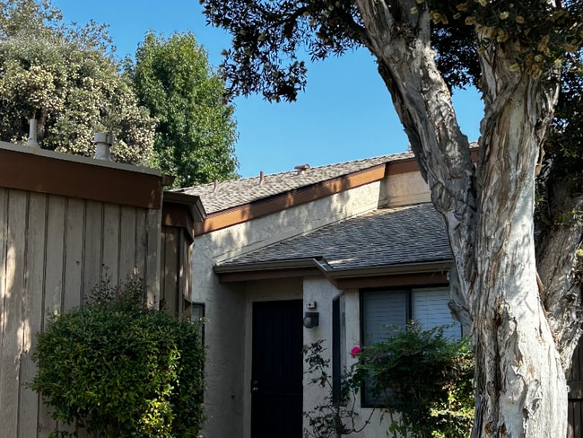 property at 3039 Plaza Leonardo