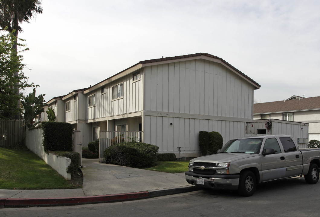 1441-1451 Peckham St in Fullerton, CA - Building Photo