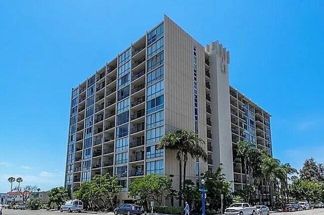 4944 Cass St in San Diego, CA - Building Photo - Building Photo