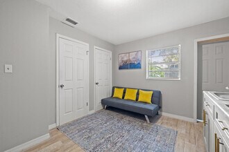 4219 E Henry Ave in Tampa, FL - Building Photo - Building Photo