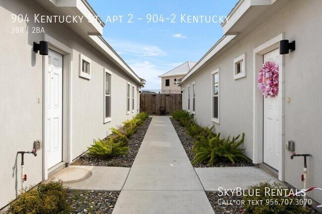 904 Kentucky St in Alton, TX - Building Photo - Building Photo