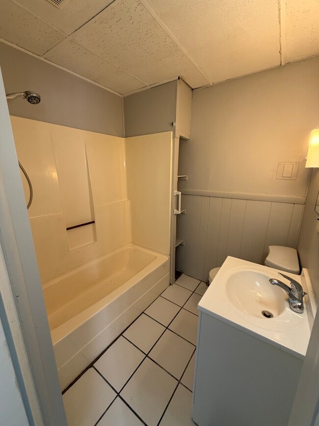 12 Cottage Green, Unit 16 a in Enfield, CT - Building Photo - Building Photo