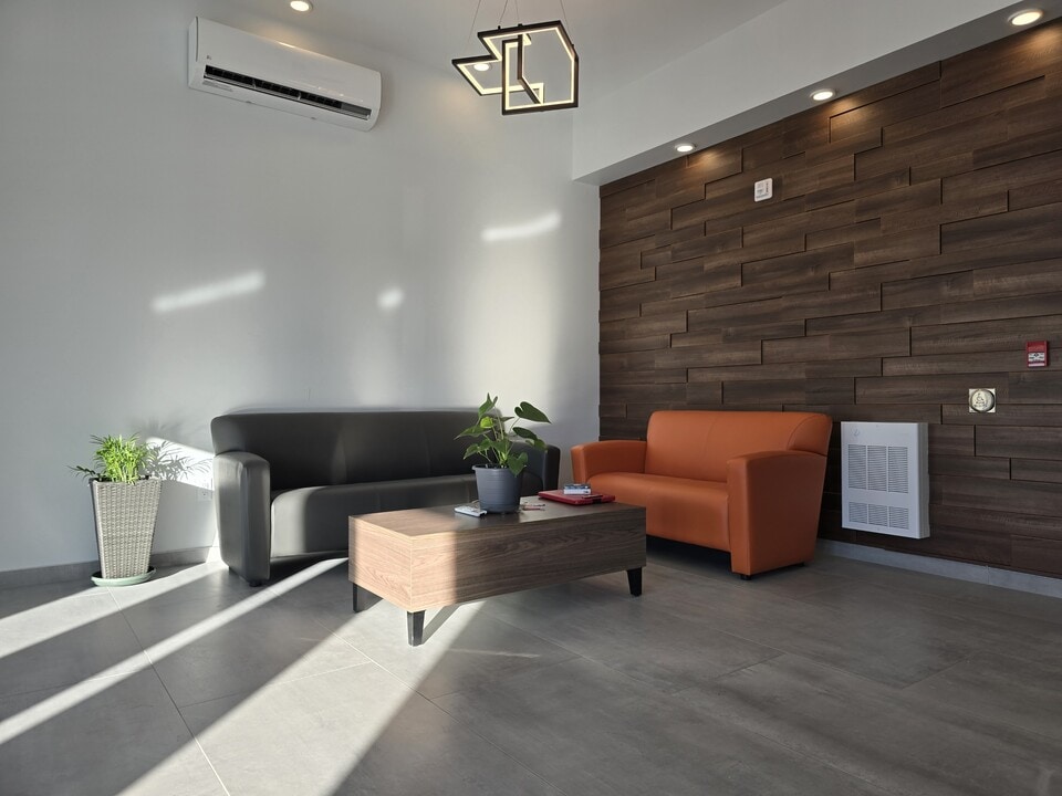420 Chrislind St in Winnipeg, MB - Building Photo