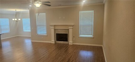 302 S Emerald Woods Run in Farmington, AR - Building Photo - Building Photo