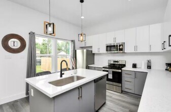 4909 Higgins St in Houston, TX - Building Photo - Building Photo
