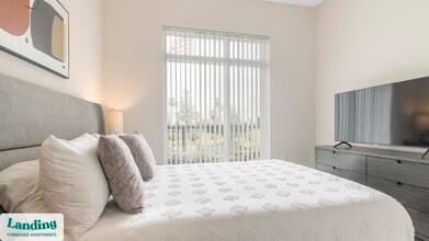 5256 International Dr, Unit 167 in Orlando, FL - Building Photo - Building Photo