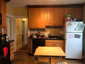 21 Lewis St, Unit 3 in Somerville, MA - Building Photo - Building Photo