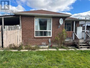 22 Shalom Crescent in Toronto, ON - Building Photo - Building Photo