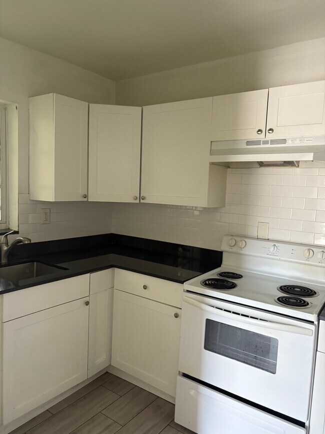 2535 NW 9th St, Unit 2535 NW 9th Street in Miami, FL - Building Photo - Building Photo