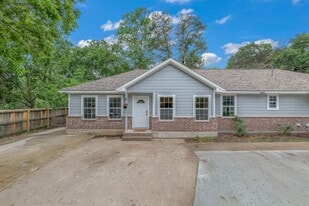 1328 Baker Ave, Unit B in Bryan, TX - Building Photo