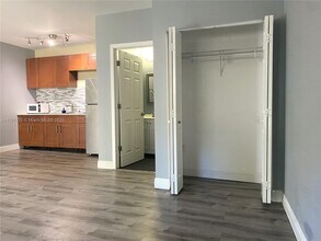 10661 NW 21st Ct-Unit -B in Pembroke Pines, FL - Building Photo - Building Photo