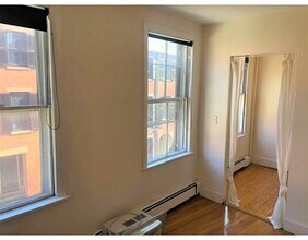 32 W Cedar St, Unit 2 in Boston, MA - Building Photo - Building Photo