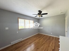 5813 Clark St in Des Moines, IA - Building Photo - Building Photo