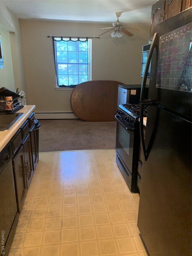 23 Doxbury Ln in Suffern, NY - Building Photo - Building Photo