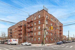 4215 34th Ave in Long Island City, NY - Building Photo
