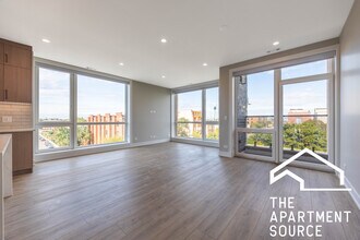 701 S Western Ave, Unit 201 in Chicago, IL - Building Photo - Building Photo