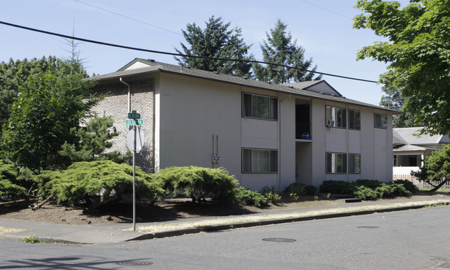 Mt Scott Apartments in Portland, OR - Foto de edificio - Building Photo