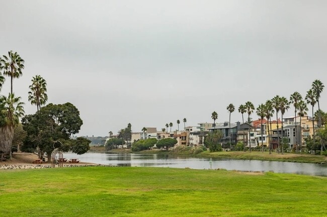 8161 Manitoba St, Unit 5 in Los Angeles, CA - Building Photo - Building Photo