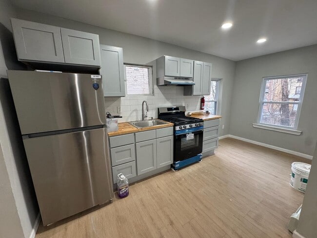 163 Lander St in Newburgh, NY - Building Photo - Building Photo