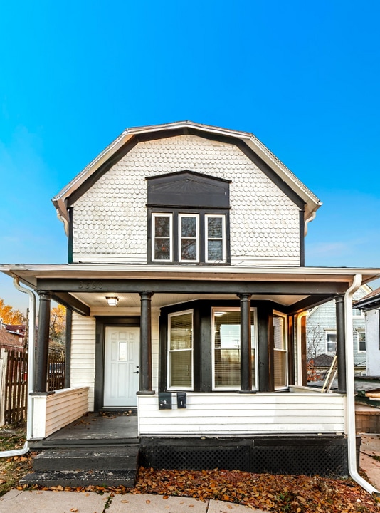 3860 Dodge St in Omaha, NE - Building Photo