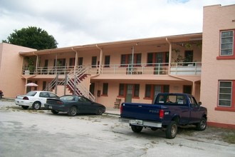 The Twin Six in Bradenton, FL - Foto de edificio - Building Photo