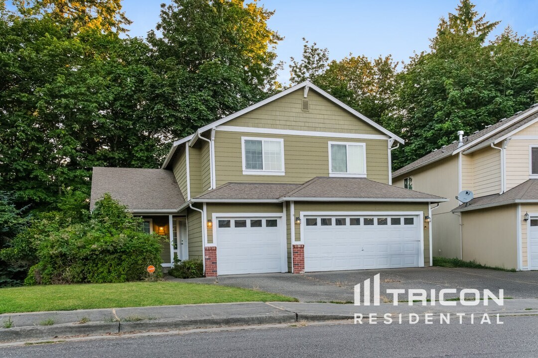 2971 NE Loyola St in Bremerton, WA - Building Photo