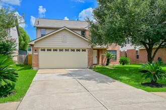 10242 Astoria Blvd in Houston, TX - Building Photo - Building Photo