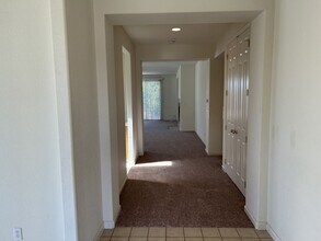 102 Entrada Cir in American Canyon, CA - Building Photo - Building Photo