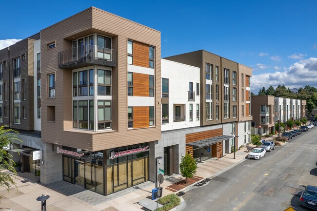 Capital Square in Fremont, CA - Foto de edificio - Building Photo