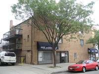 211-63 46th Ave in Flushing, NY - Foto de edificio - Building Photo