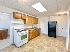 116 Main St, Unit B in Kingston, PA - Foto de edificio - Building Photo