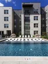 Berkeley House | Student Housing in College Station, TX - Foto de edificio - Building Photo