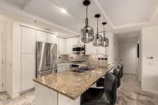 7131 E Rancho Vista Dr in Scottsdale, AZ - Building Photo