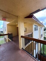 2033 Coral Ridge Dr in Coral Springs, FL - Building Photo