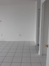 16751 NE 9th Ave, Unit 401 in North Miami Beach, FL - Building Photo - Building Photo