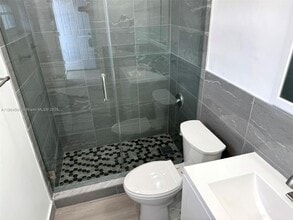 448 E 40th St in Hialeah, FL - Foto de edificio - Building Photo