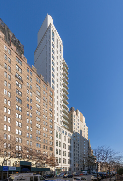 15 W 96th St in New York, NY - Building Photo