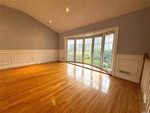 47 Orange Dr in Jericho, NY - Building Photo - Building Photo