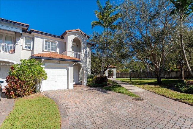 11851 SW 80th Ter in Miami, FL - Foto de edificio - Building Photo
