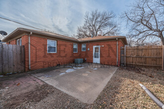 220 N Gow St in Wichita, KS - Building Photo - Building Photo